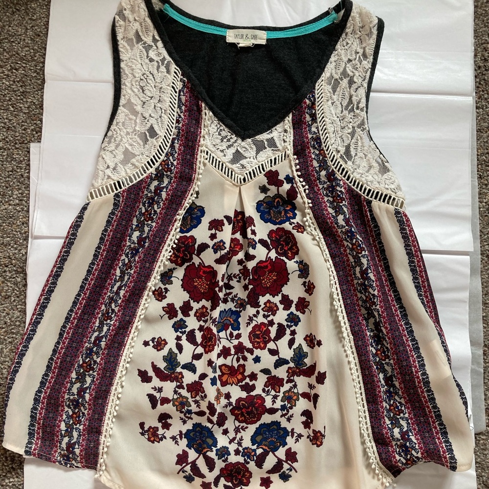 Cute boho modern lace paisley top size Medium